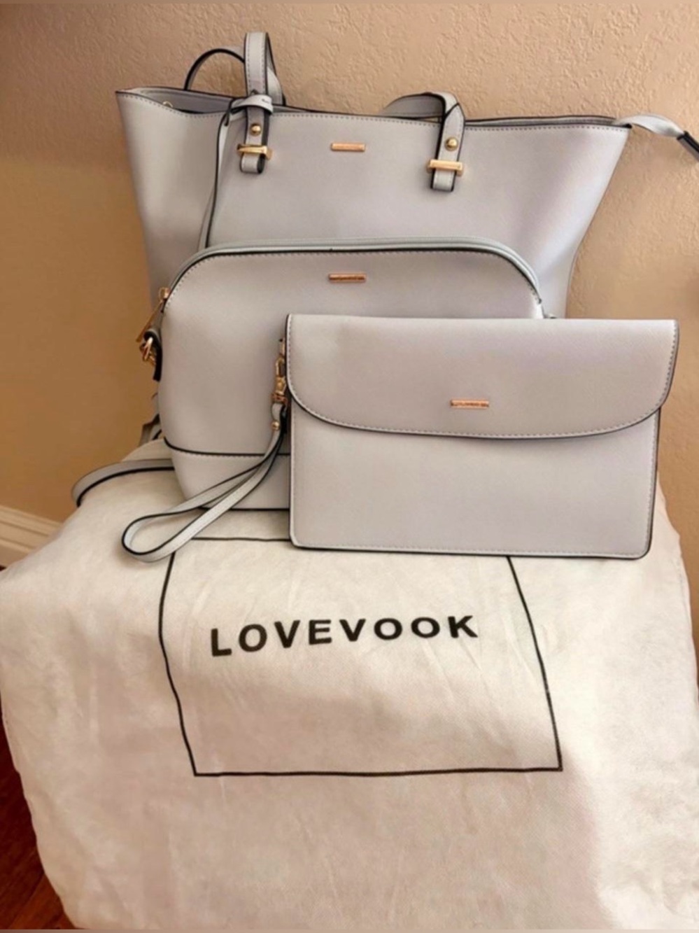 Lovevook 3 Pc. Matching Handbag set. Tote, Crossbody & Wristlet. Like New, Blue